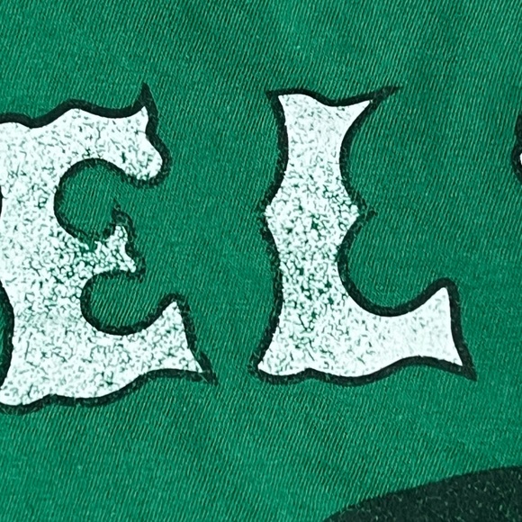 Boston Celtics NBA Basketball Sports Crewneck Green Tshirt - Picture 2 of 4